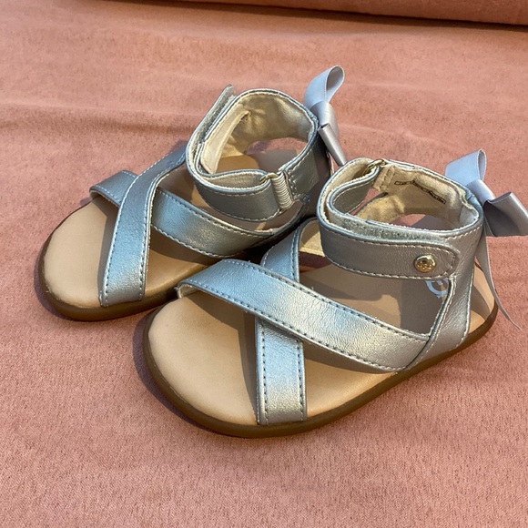 UGG infant sandal with bows - Picture 1 of 3